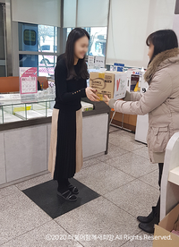 (사)더불어함께새희망에서 청소녀들을 위해 선물을 전달하였습니다!