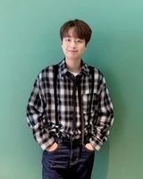 이찬원 팬클럽, 더 함께 새희망에 감자탕 라면 1,200개 기부…아티스트 생일 기념