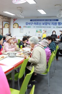 [어버이날 보양식 지원] 취약계층 어르신들을 위한 따뜻한 한 끼, 반계탕