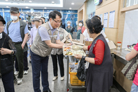 사)더함께새희망, 시흥시 어르신 700명에게 보양식 백숙 제공